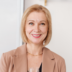 Portrait of Isabella Thompson, Publishing Partnerships Director at PageRise